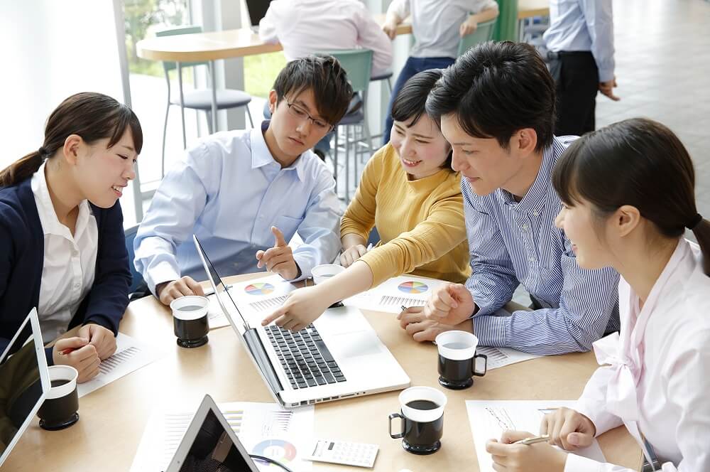 ストレスについて議論を行うイメージ