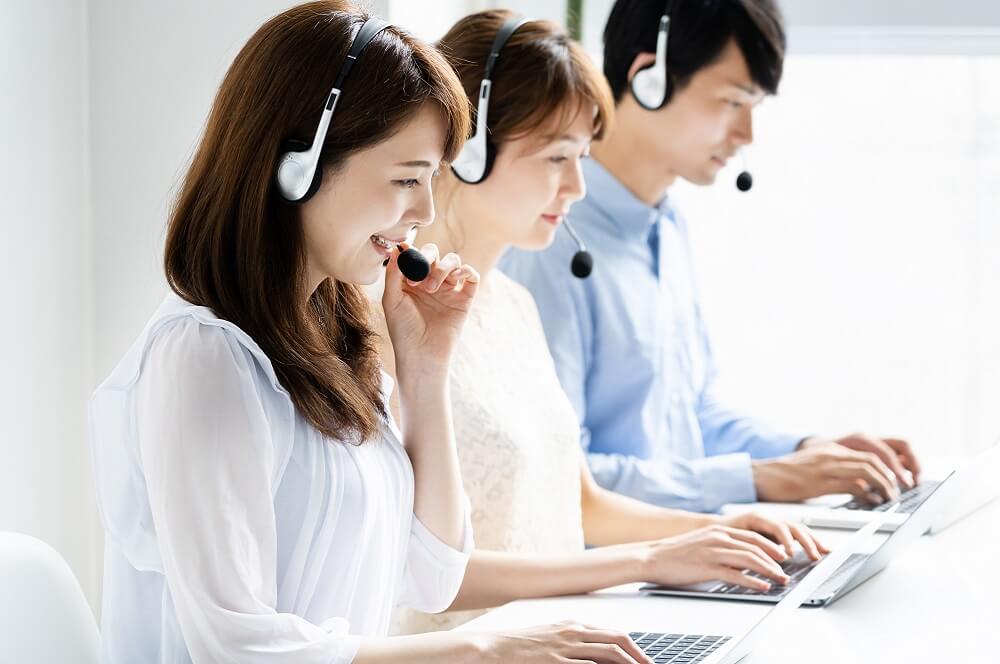 感情労働を行う従業員のイメージ