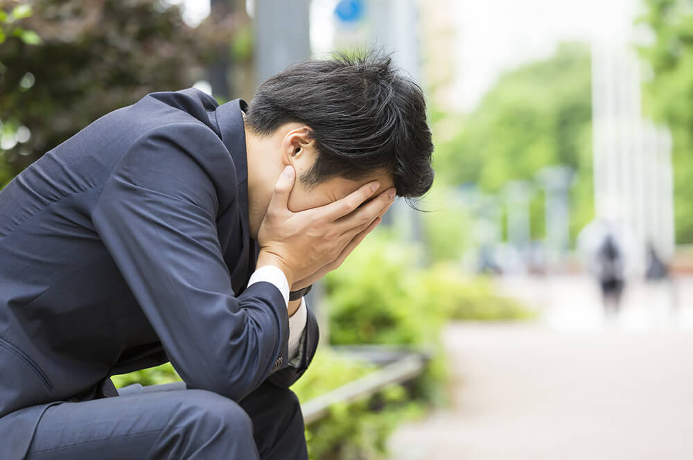ストレスに苦しむ社員のイメージ