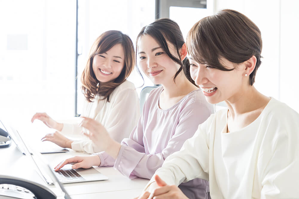 心身の健康を維持して働く社員のイメージ