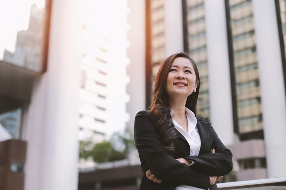 リーダーシップとは何か考える社員のイメージ
