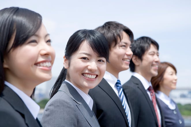 新卒採用のメリットとデメリット、注力すべき企業の特徴と採用後の定着率を上げる方法を解説！